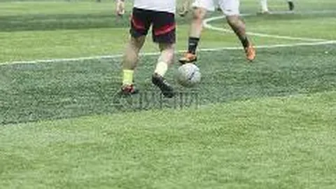 陕北小县城“绿茵梦工厂”：足球如何改写人生传奇？